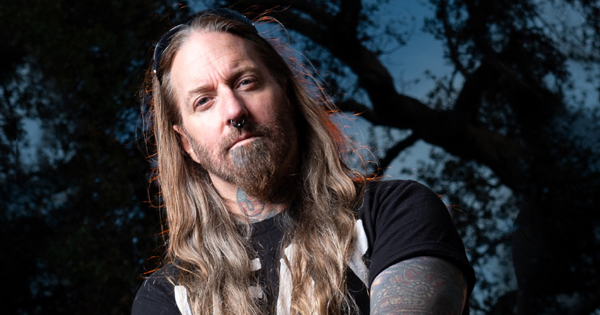 devildriver-dez-fafara-2048x1075.jpg